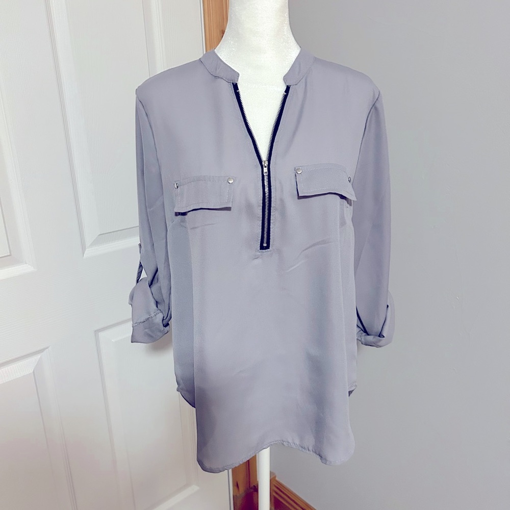 Fée et Rit women’s gray rolled sleeve high-low dress blouse. Size M.
